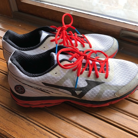 mizuno wave runner 17 red